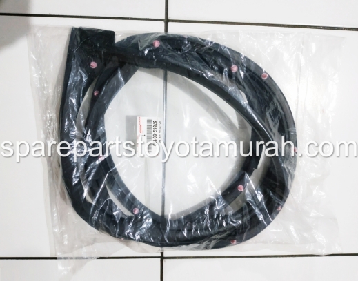 Karet Pintu Depan Kiri Original Toyota Land Cruiser Prado TRJ120 KDJ120